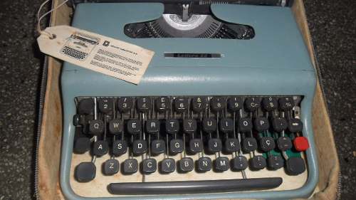 Máquina De Escrever Letera 82 Raridade C/ Maleta