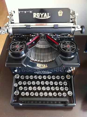 Máquina De Escrever Royal  Restaurada