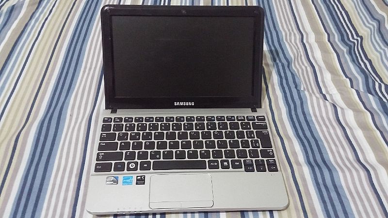 Netbook samsung nc215p 2gb 500gb hdmi tela 10.1 bateri solar