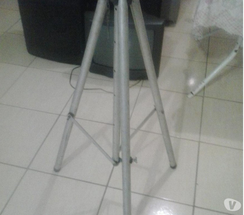 Tripés para caixas de som - Para palco - Em alumínio.