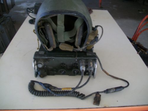 Radio Militar Antigo Ry 25 Com Capacete