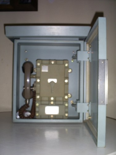 Telefone Blindado Antigo De Campo Iwatsu Perfeito Novo