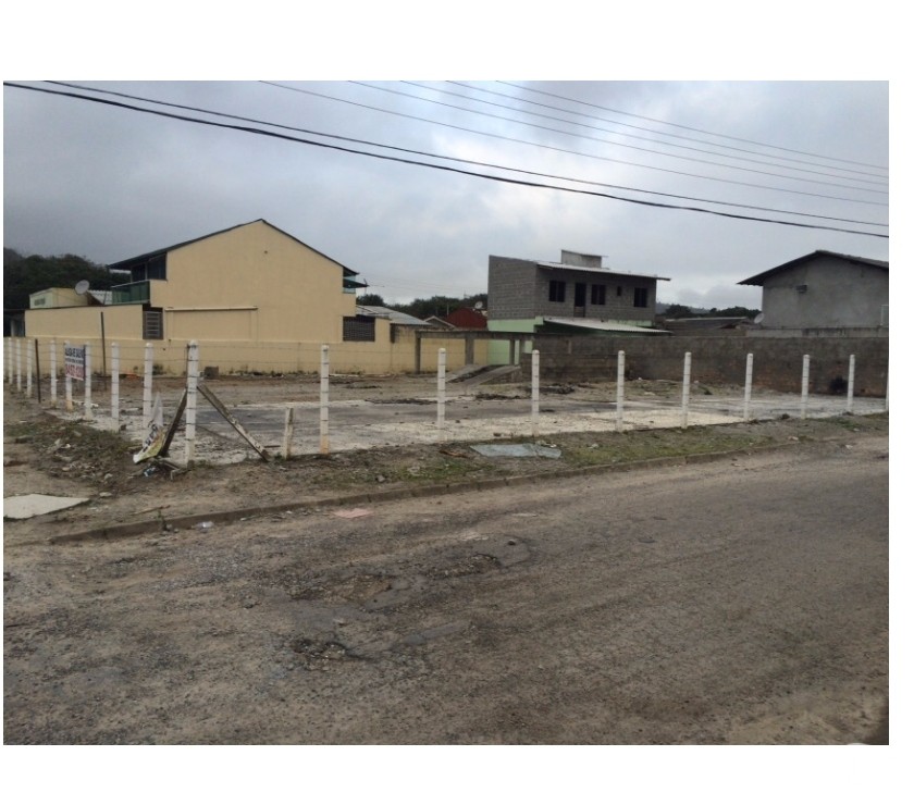 Terrenos de esquina para locação na Geral do Ceniro