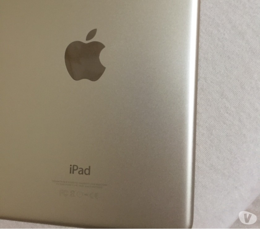 iPad mini 3 64GB Wi-Fi + celular dourado.