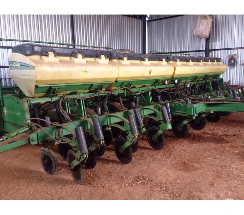 PLANTADEIRA JONH DEERE  CCS 15 LINHAS À VACUO ANO: