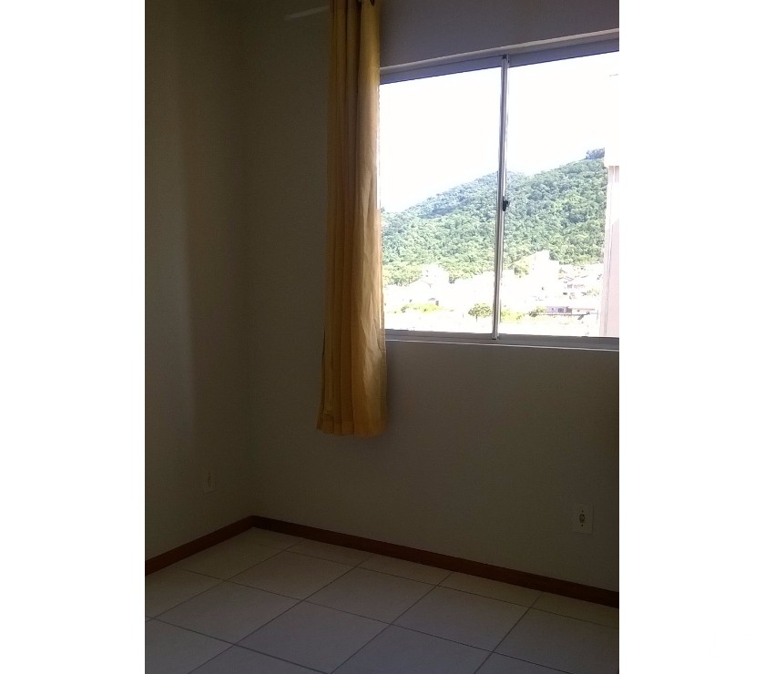 Apt de 2qts a 15 min da praia e do centro de Florianópolis