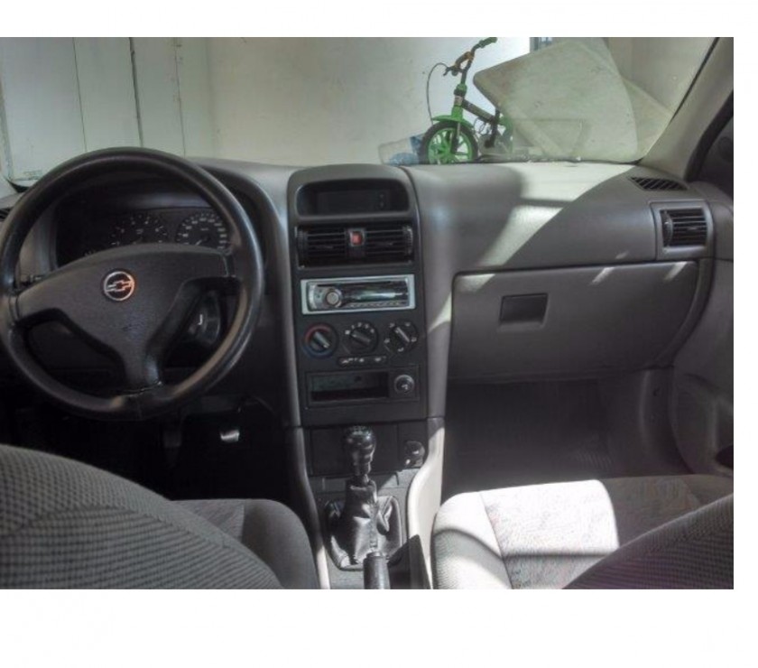 Astra GL Sedan  Placa A, Manual
