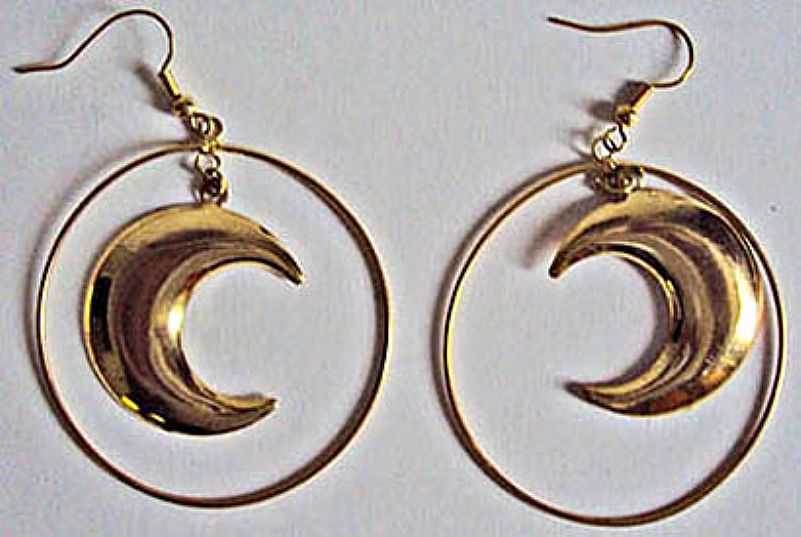 Brincos ouro flash com verniz, 2 pares iguais, área externa