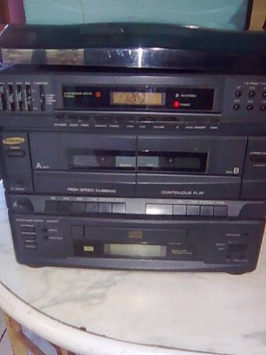 Toca Discos De Vinil,radio E Fita Cassete (funcionando)..