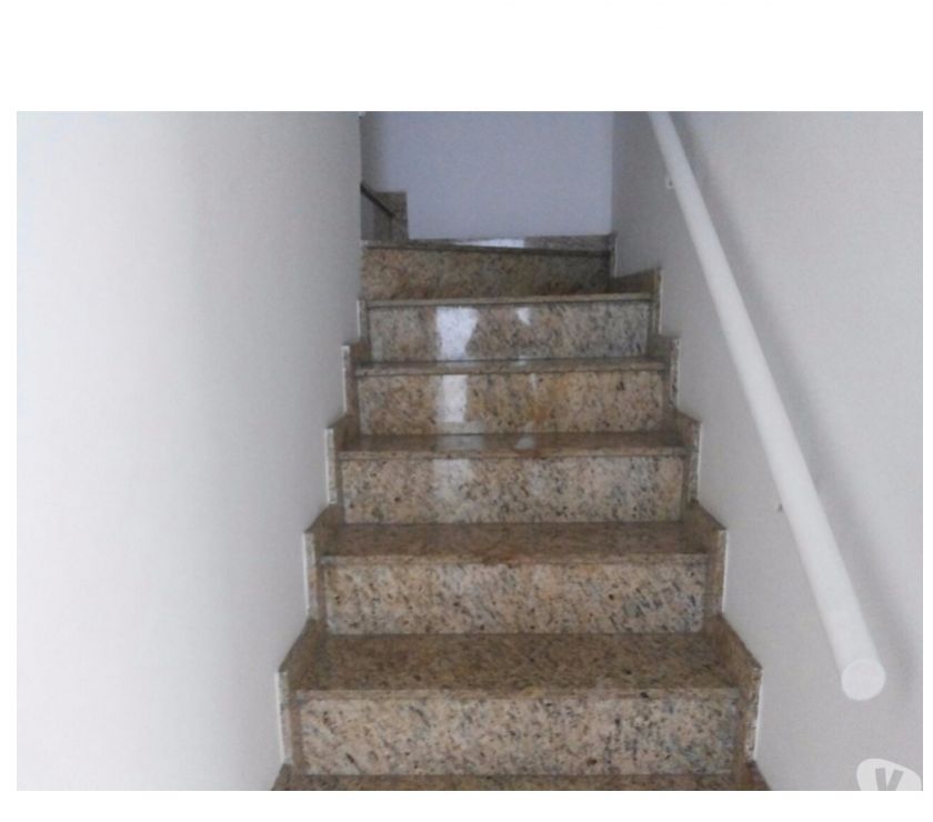 CASA DE 3 QUARTOS,COM VARANDA E CONDOMÍNIO FECHADO - ANIL