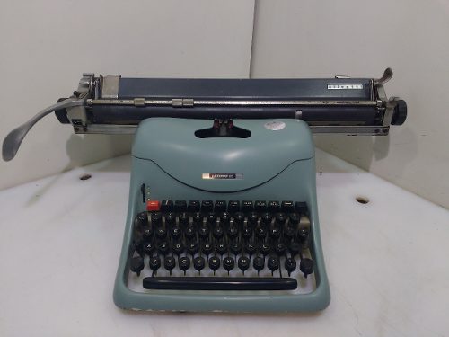 Máquina De Escrever Olivetti - Lexikon 80 - No Estado
