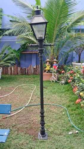 Lindo Poste Luminária Em Ferro 220cm De Altura