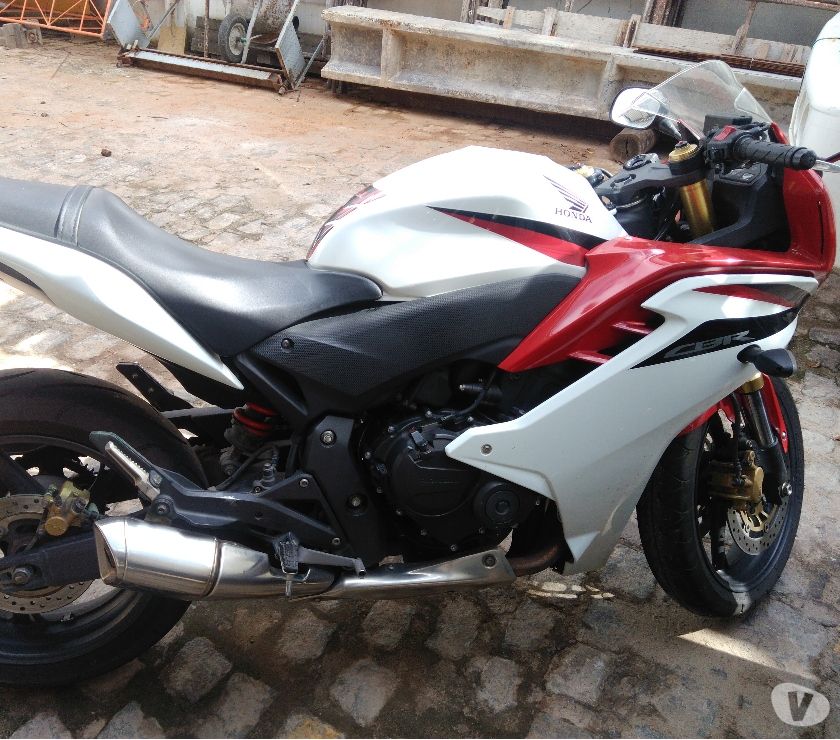 VENDO MOTO CBR 600 F 