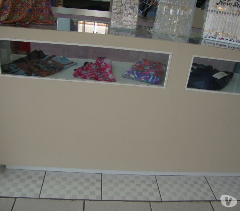 Vendo loja mobilia de loja com 4 peças