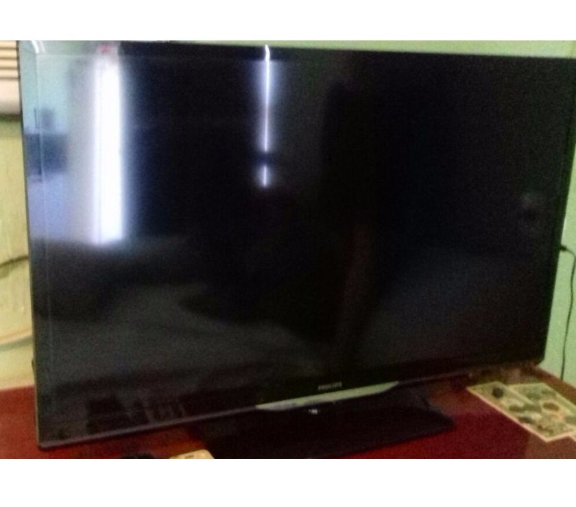 Vendo TV Smart LCD 32" PHILIPS 800