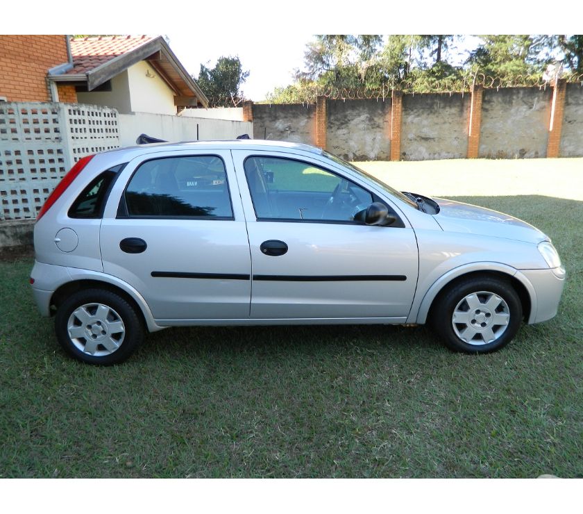 Corsa Hatch 1.0 4p  Muito novo