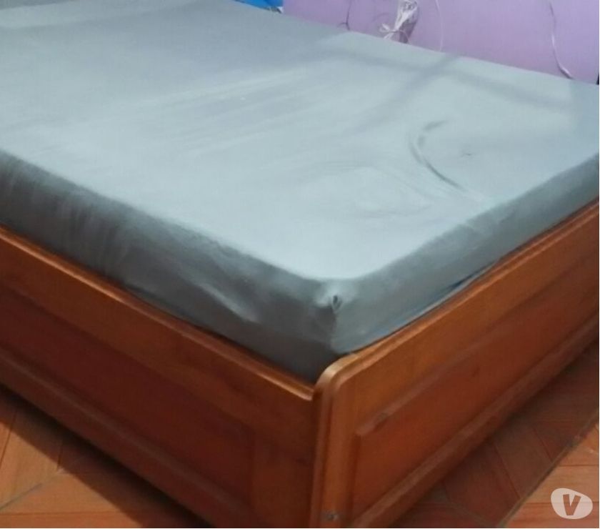 Cama de madeira maciça completa