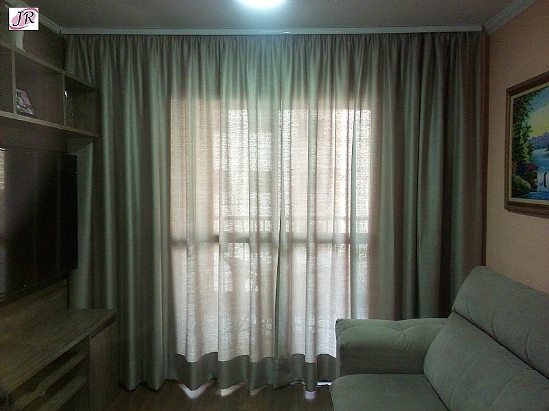 Cortinas com trilho suico moderno