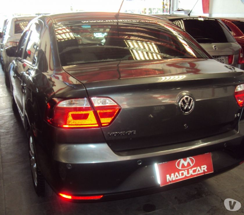 Volkswagen Novo Voyage 1.6 itrend  flex completo cinza