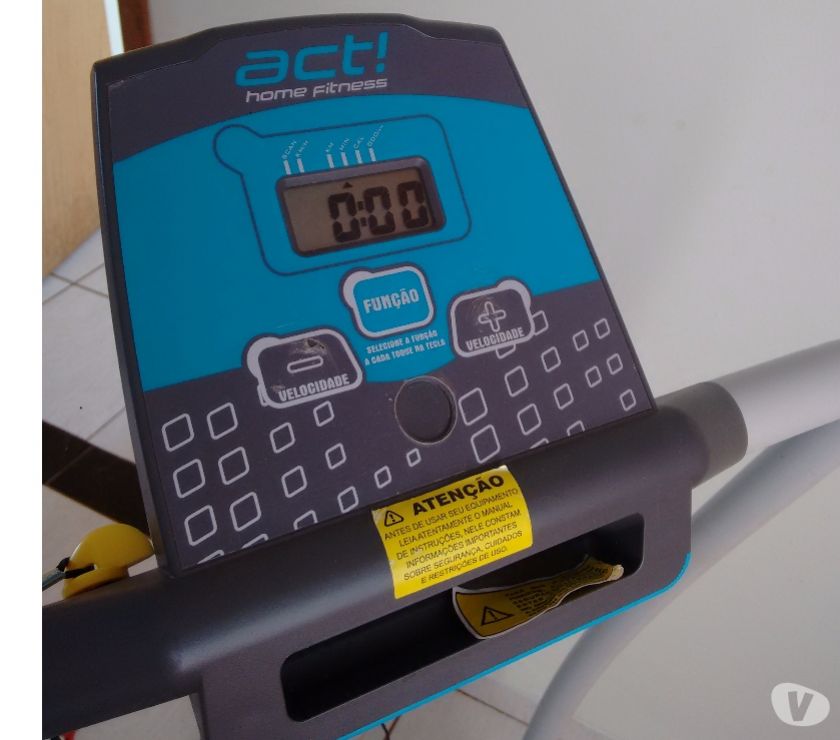 Vendo Uma esteira semi-nova e uma caixa de som Passiva