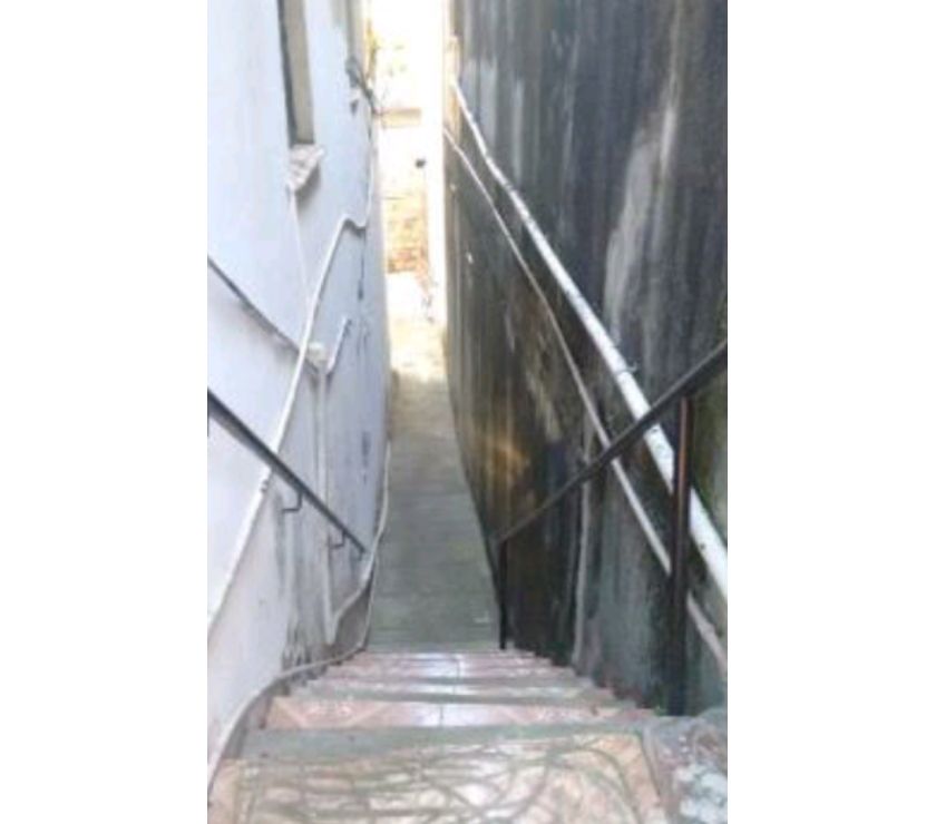 Casa com 2 apartamentos