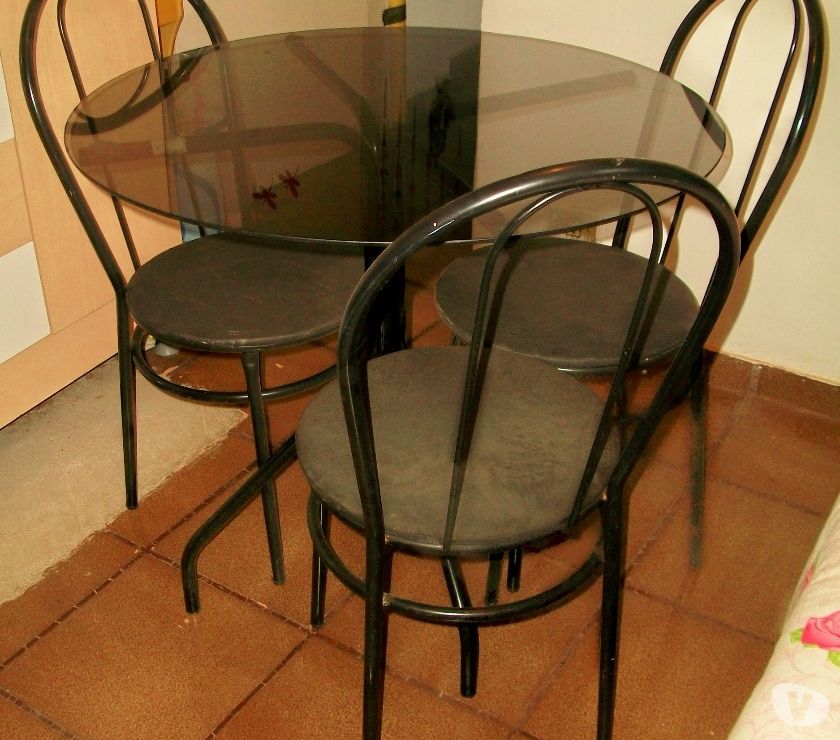Linda mesa em vidro fumê com 3 cadeiras inclusas no preço