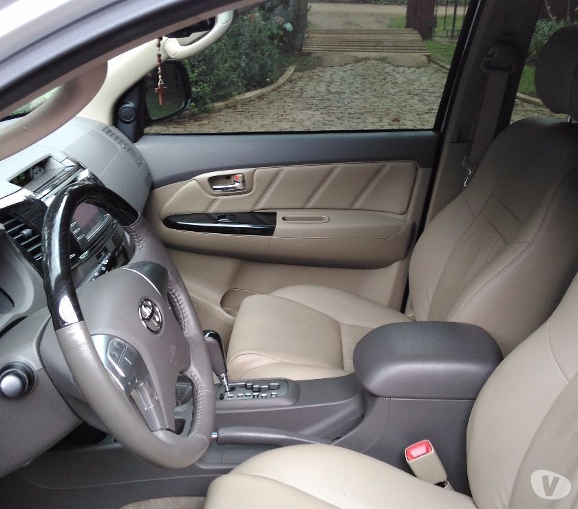 TOYOTA HILUX SW4 SRV 4X4 AUTOMÁTICA PRATA 