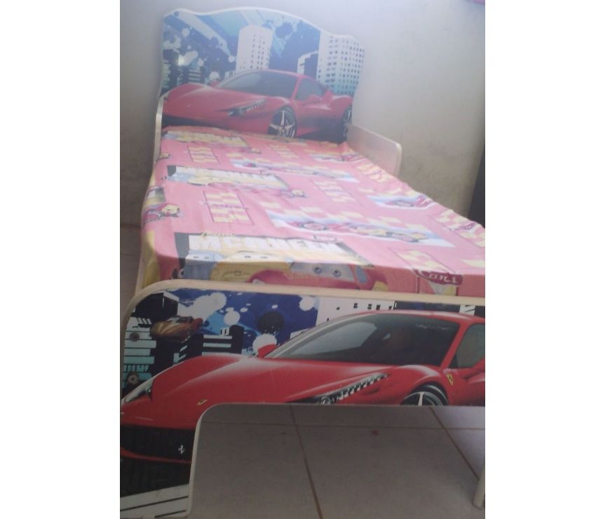 cama infantil de carro com colchão 200 reais