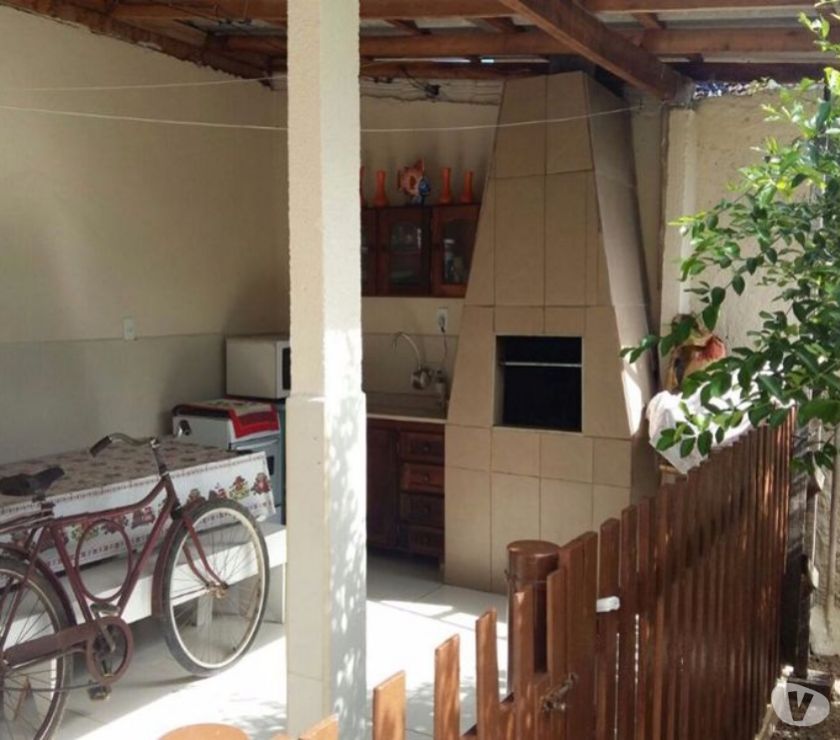 Linda casa de 2 dormitórios no centro de Tijucas.