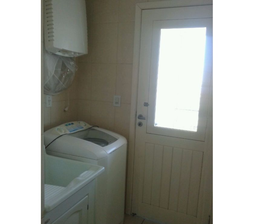 Ap. 2 dorm. com box de garagem próximo ao centro de Torres.