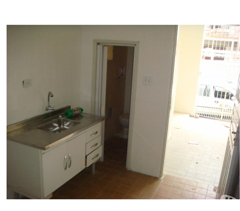 CASA COM 01 DORM E GARAGEM - R$ 900 - REF ET