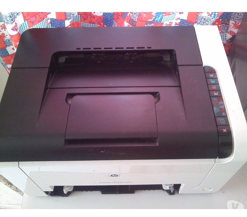 Impressora Hp Laserjet Color Cp (com um pequeno defeito)