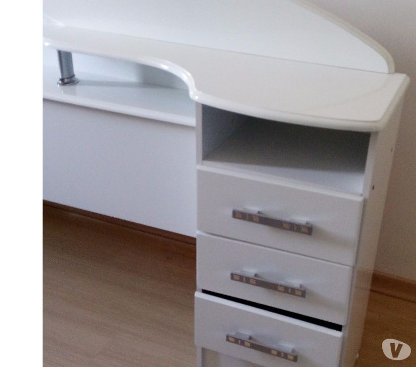 Cama com cabeceira completa