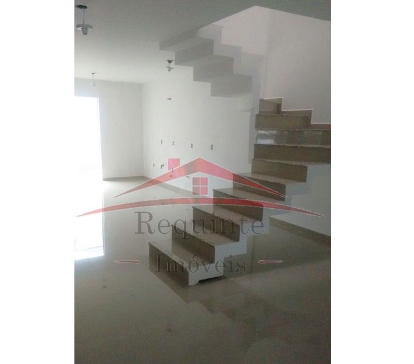 Sobrado Geminado no bairro Costa e Silva.