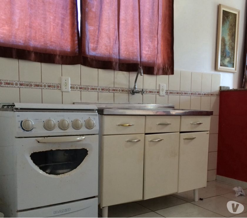 Aluga-se Apt mobiliado anual