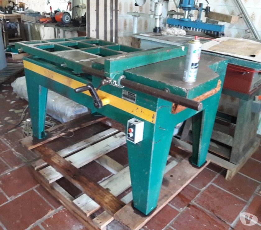 Serra esquadrejadeira marca CVL usada corte reto ótimo