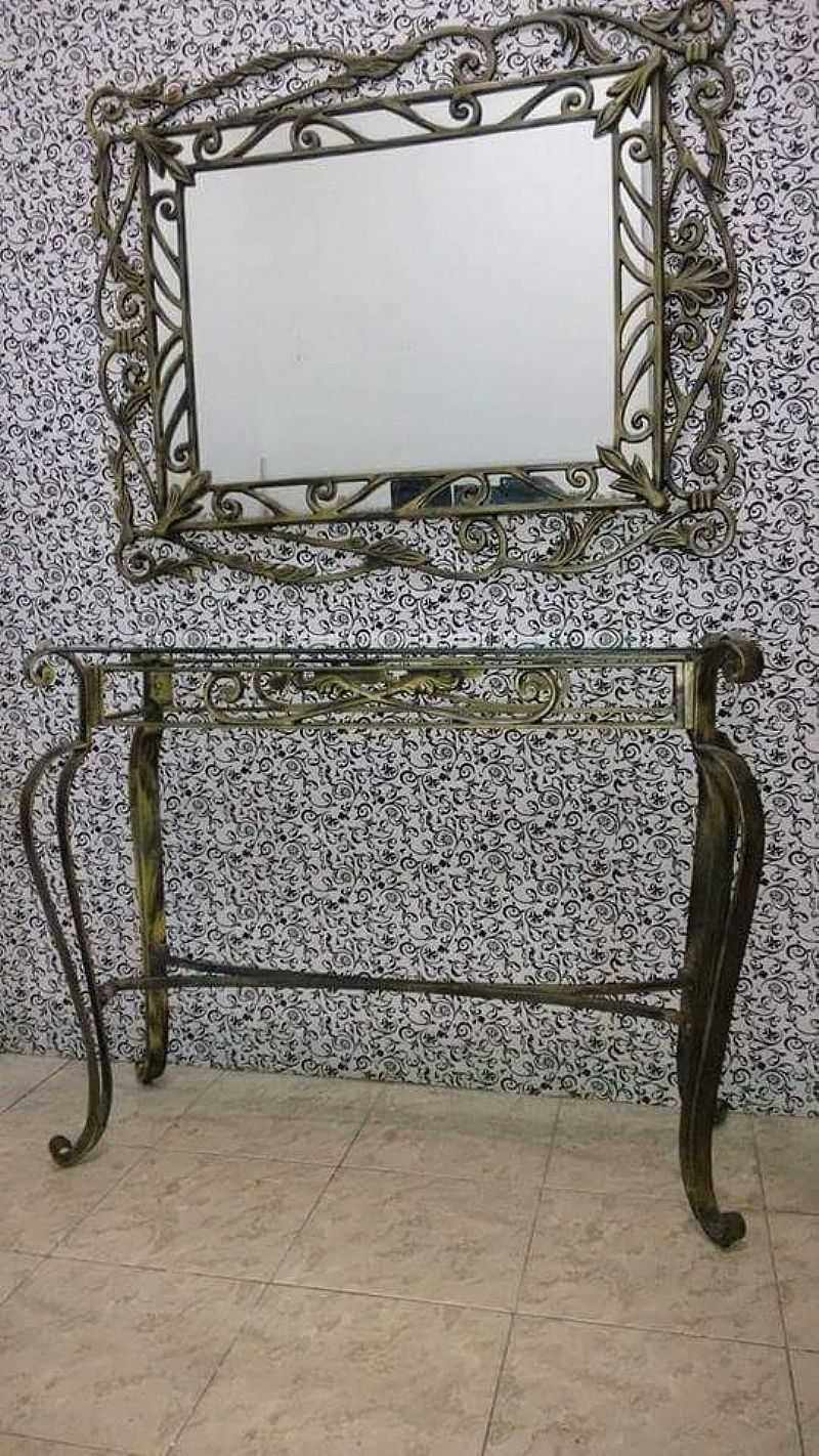 Espelho com moldura e aparador em ferro fundido