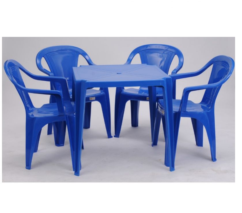 Mesas e cadeiras plástica modelo poltrona