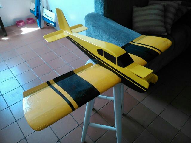 Aeromodelo Cherokee simples cor amarelo com preto - sem