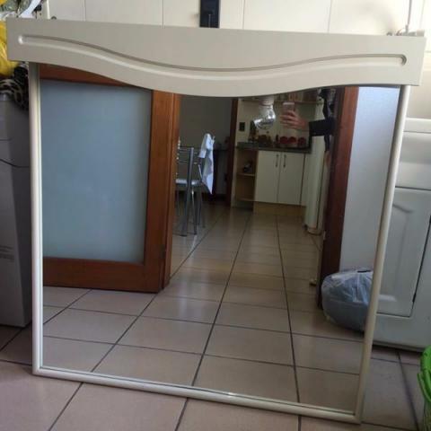 Armário com espelho - BANHEIRO