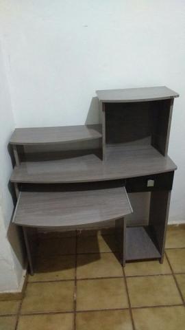 Escrivaninha / mesa de computador