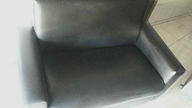 Sofá 2 lugares em corino