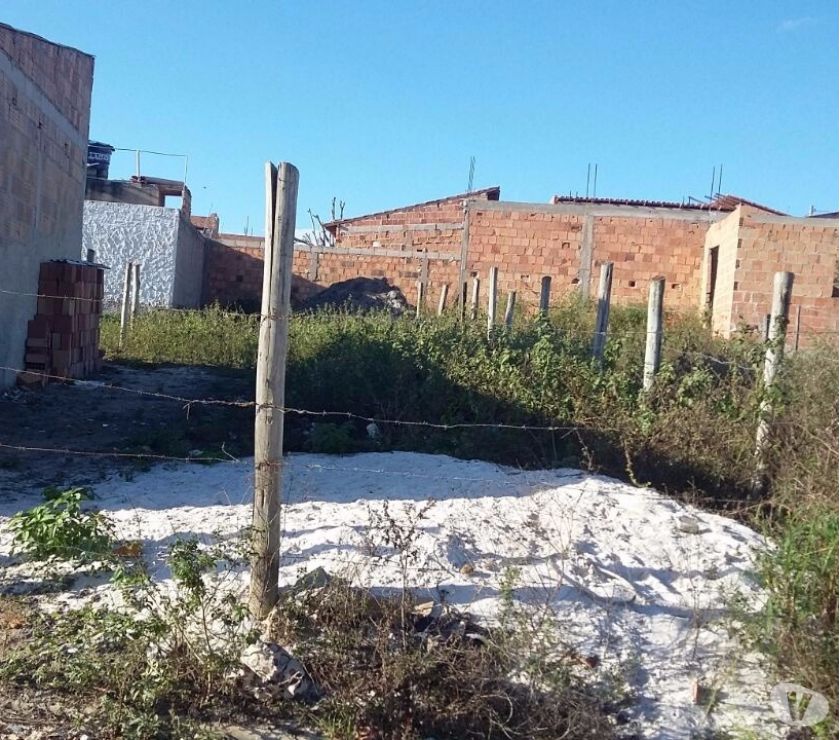 Terreno de boa localização e boa vizinhança.