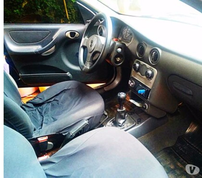 VENDE-SE CELTA 4 PORTAS 1.4