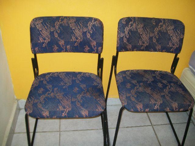 04 cadeiras acolchoadas