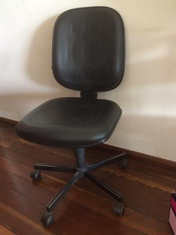 Cadeiras com rodinhas, preta