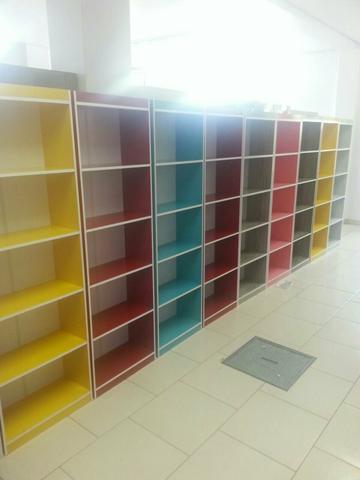 Biblioteca colorida
