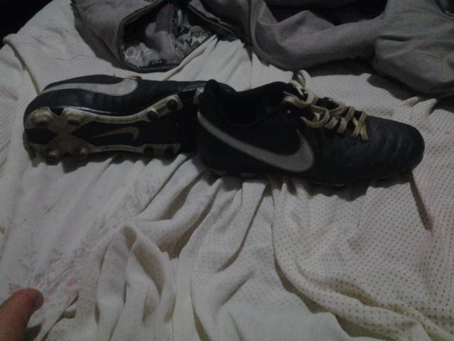 Chuteira nike menos de um mes de uso