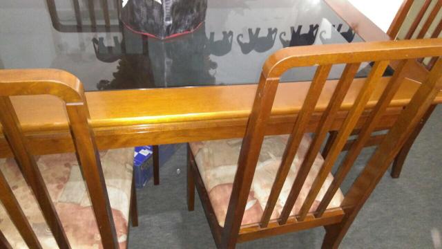 Mesa com 6 cadeiras