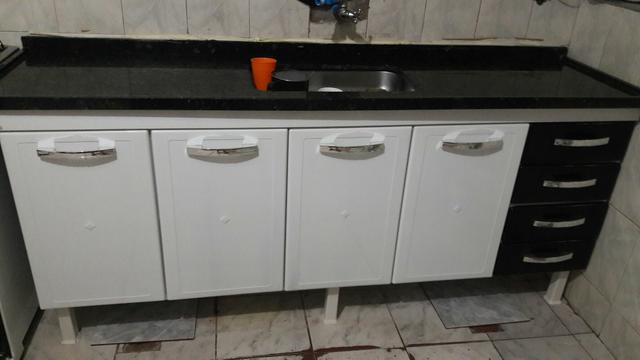 Pia de granito mais gabinete de aço. Cuba de inox